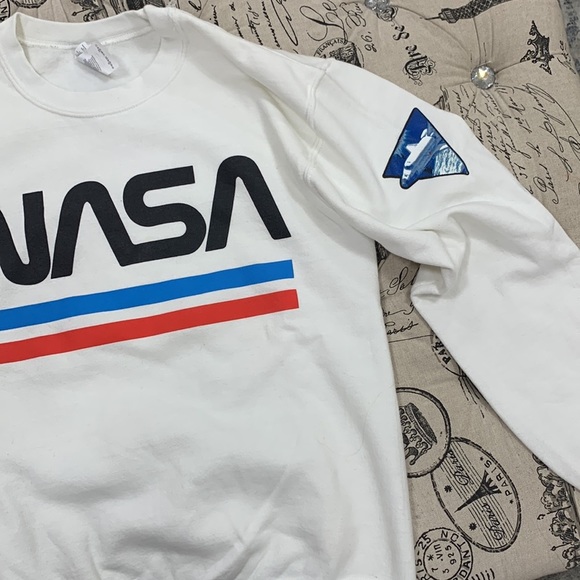 gildan Nasa white crewneck small - Picture 2 of 8